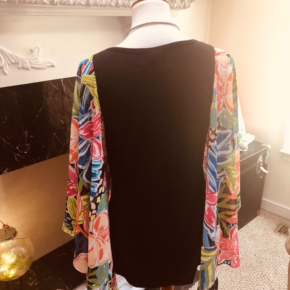 Butterfly 🦋 sleeve Flowy Top! - Picture 7 of 10
